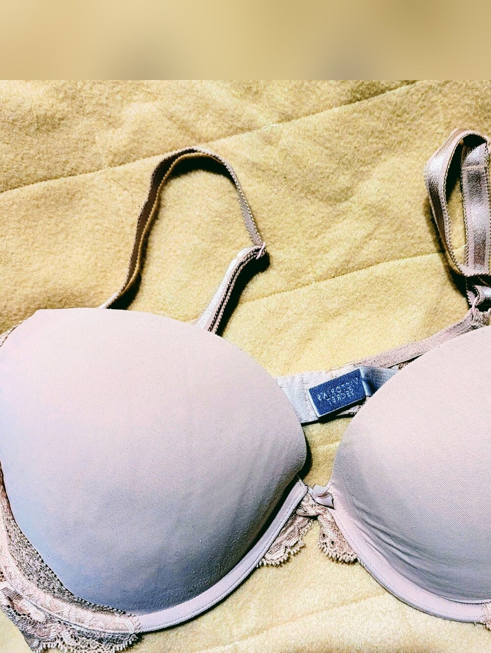 Victoria's Secret Light Cream Lace-Trim Push-Up Bra Size 38C